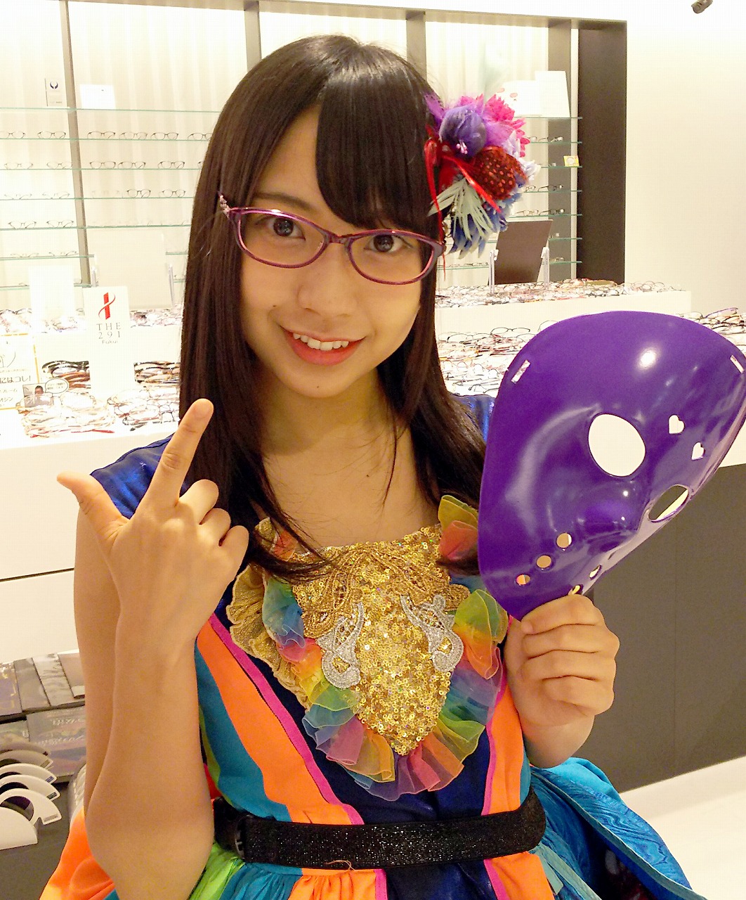 仮面女子メンバー5名ご来店 めがねを見て 触れて 体験できる めがねミュージアム Megane Museum